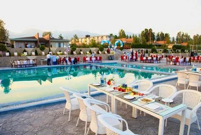 Бассейн, отель Коста Брава Иссык-куль