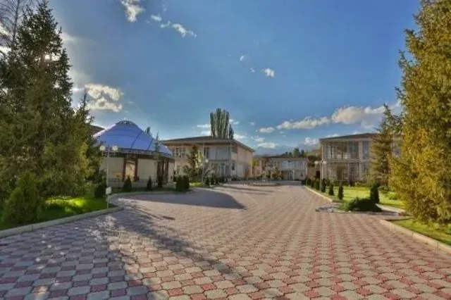 Территория гостиницы Коста Брава на Иссык-Куле