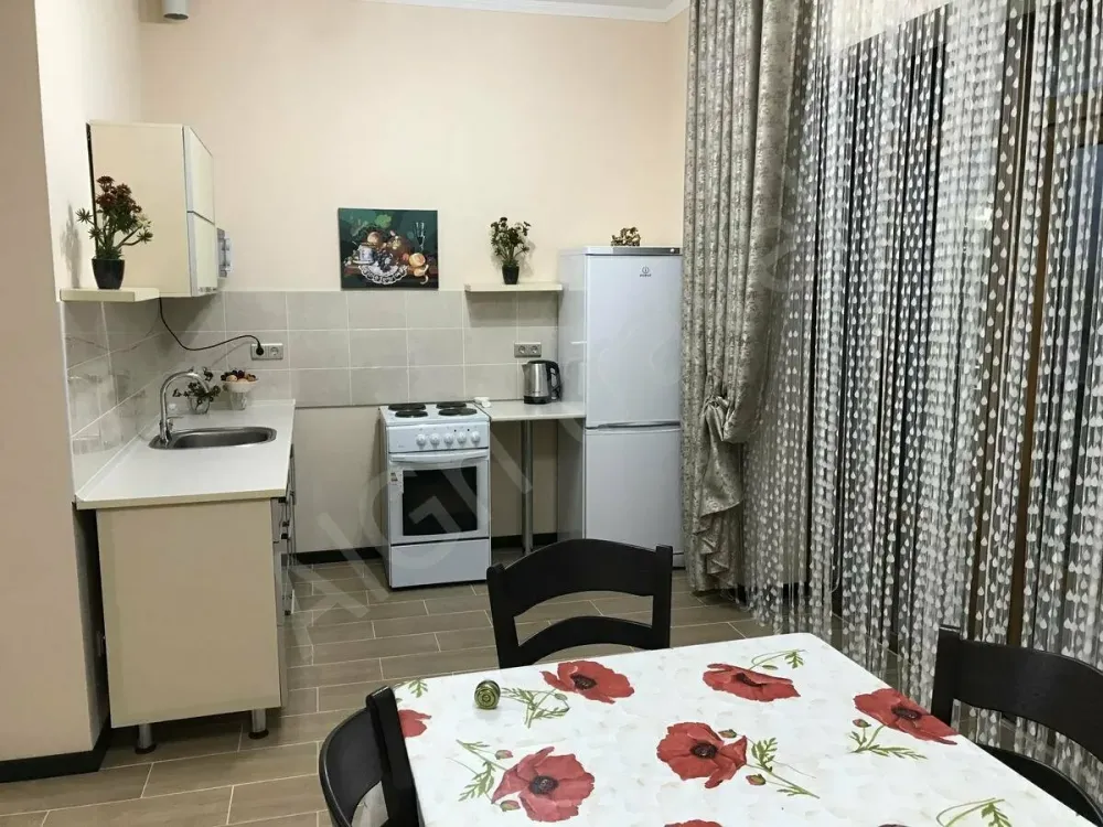 Кухонная зона в коттедже