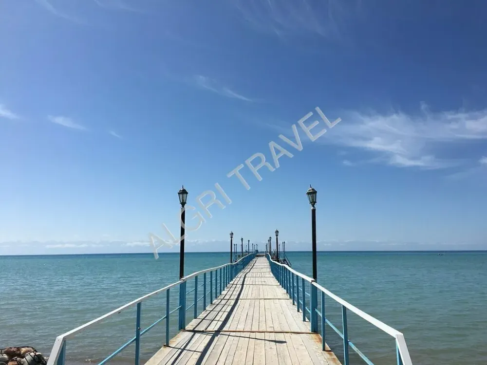 Пирс на пляже