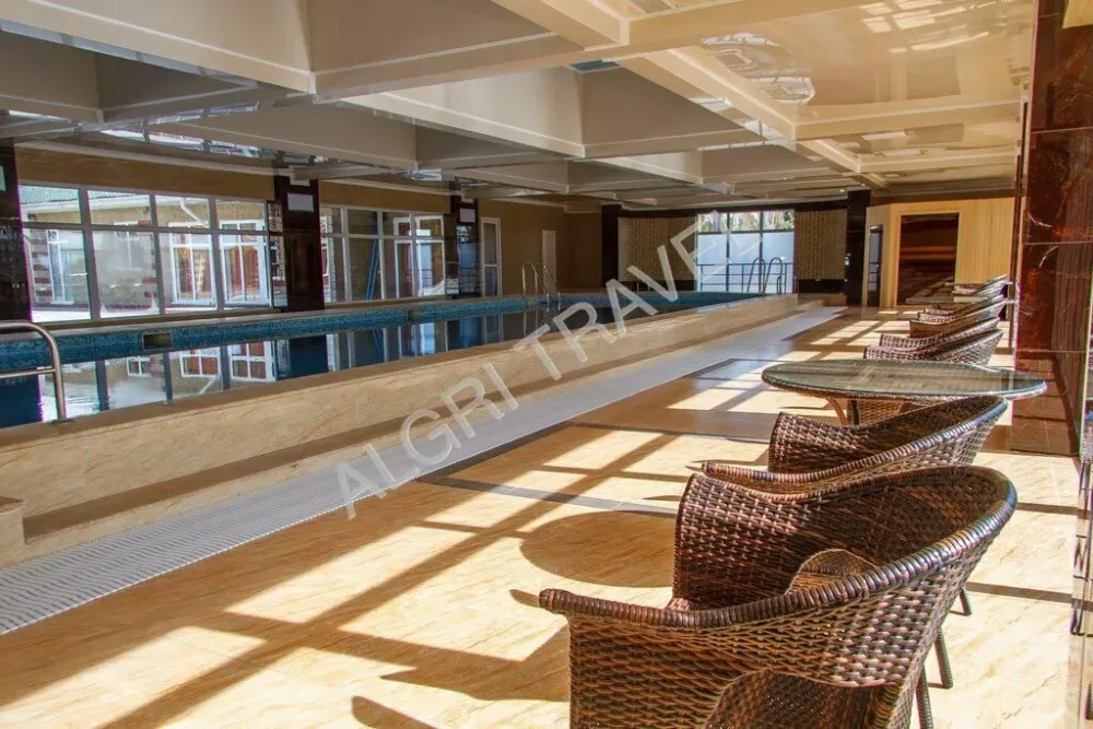 Крытый бассейн