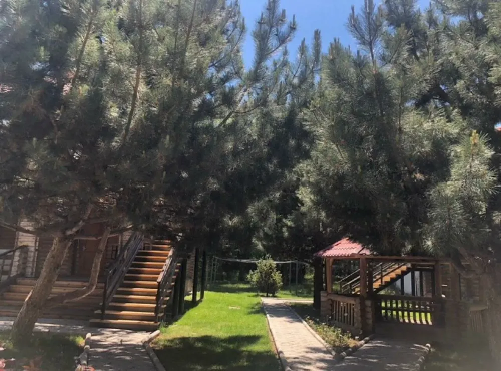 Коттедж и беседка