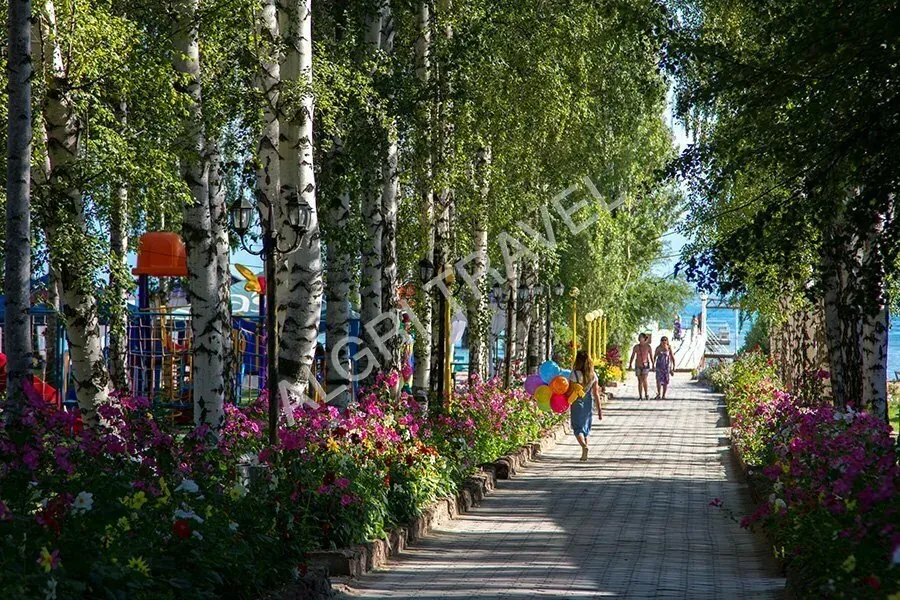 Главная аллея к пляжу