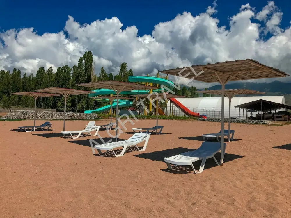 Широкий песчаный пляж