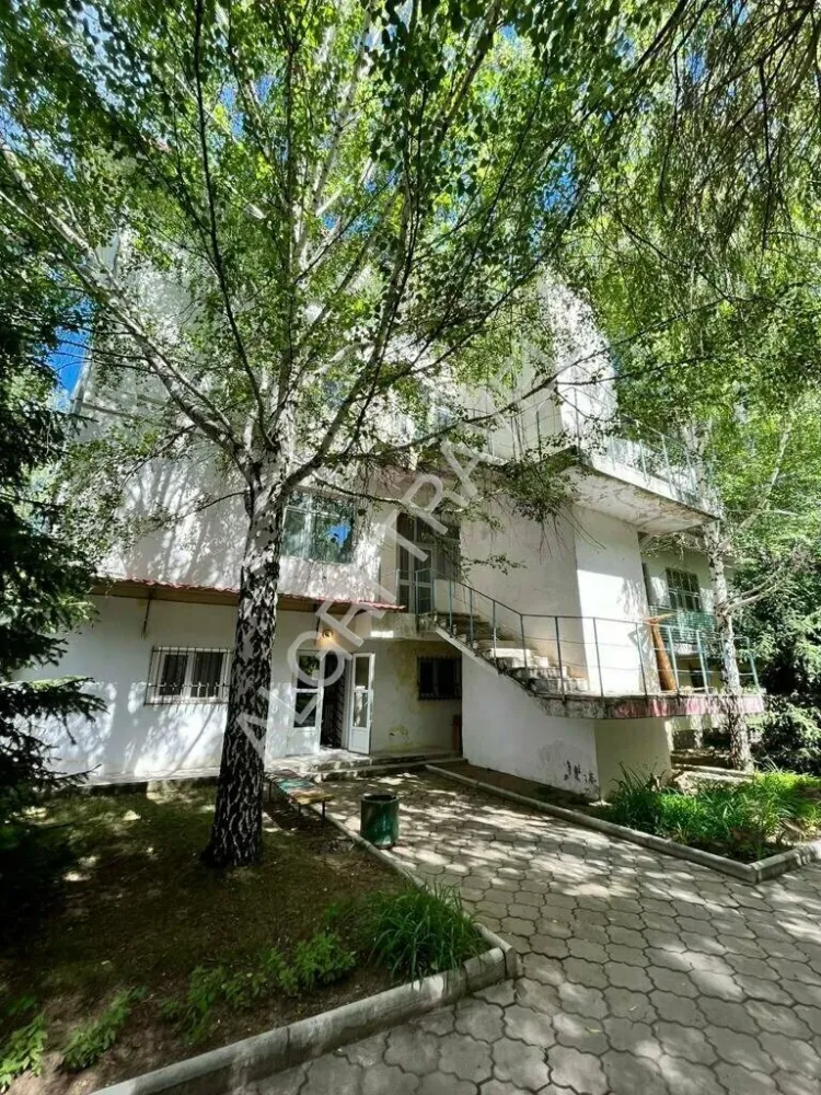 Вход в корпус