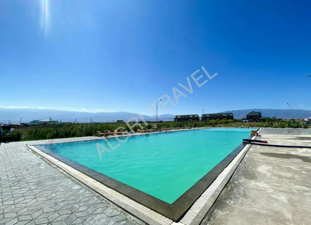 Бассейн с детской зоной