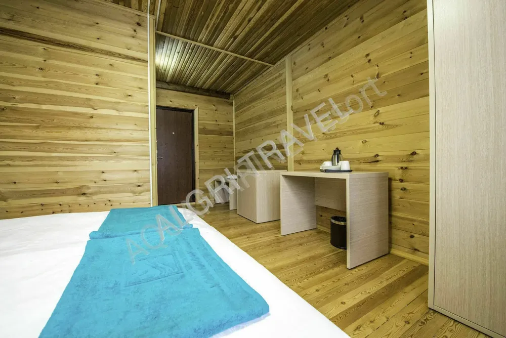 Номер 2 местный с двуспальной кроватью в Аквамарине