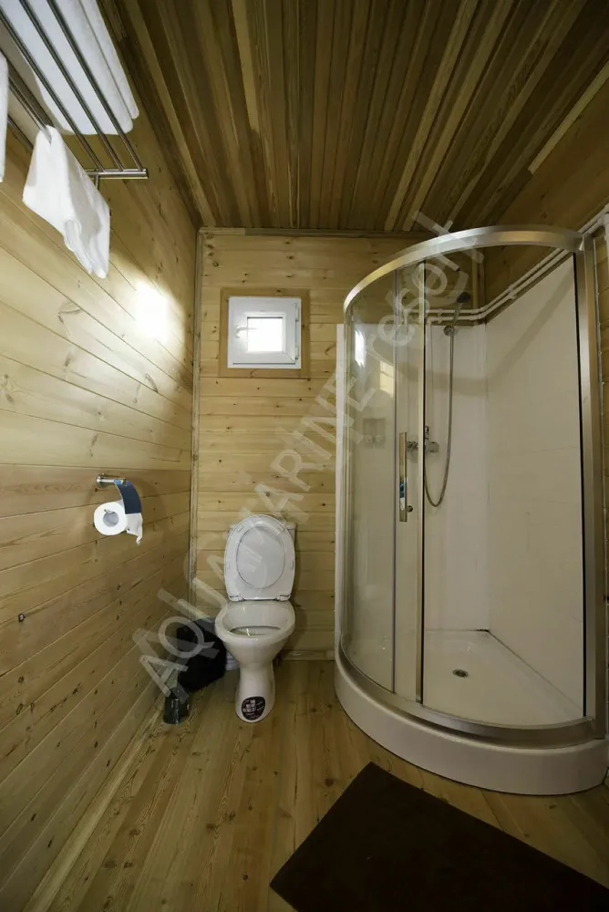 Душевая и туалет в каждом домике