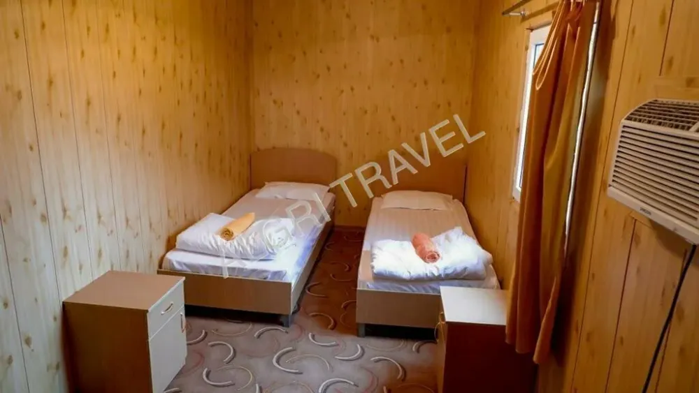 Аласу - спальня с 2 кроватями в эконом 4 местном