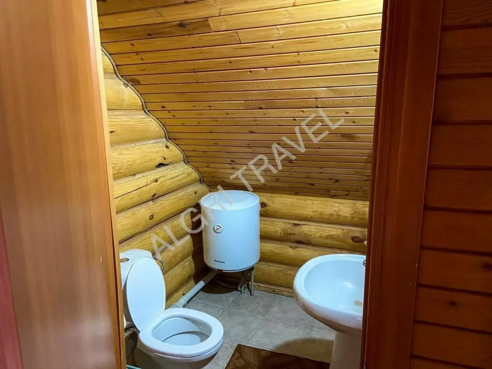 Сруб 4 местный в Аласу  санузел