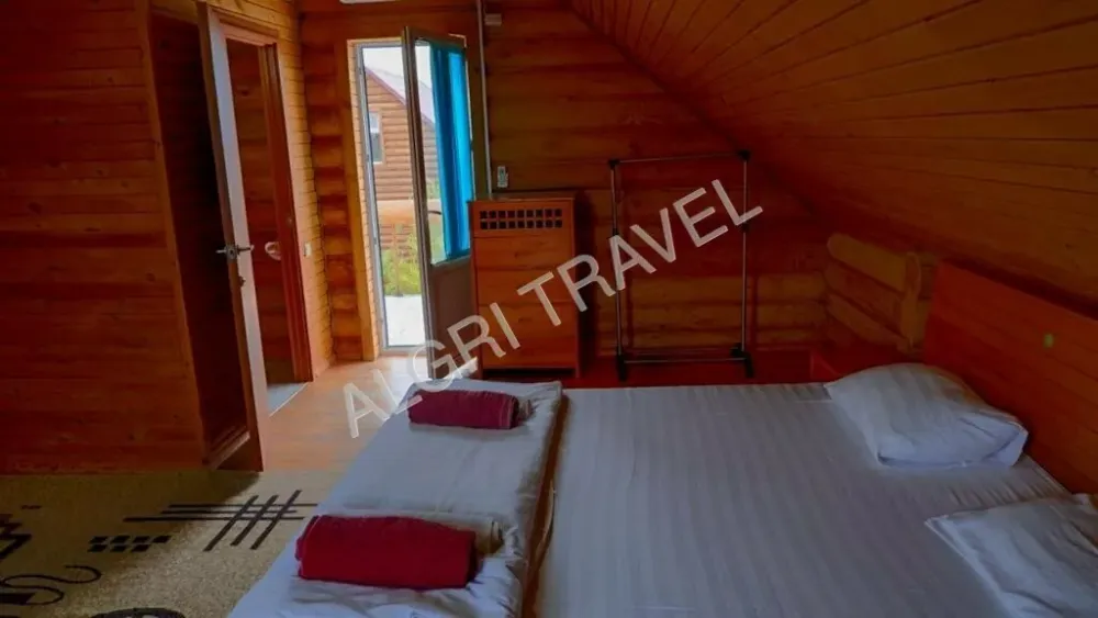 Сруб 4 местный в Аласу второй этаж спальня