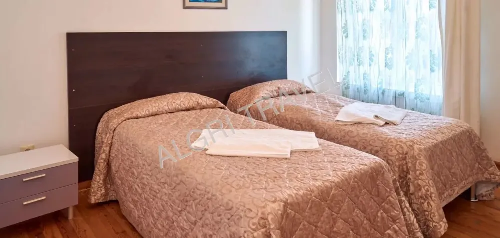 Спальня с раздельными кроватями