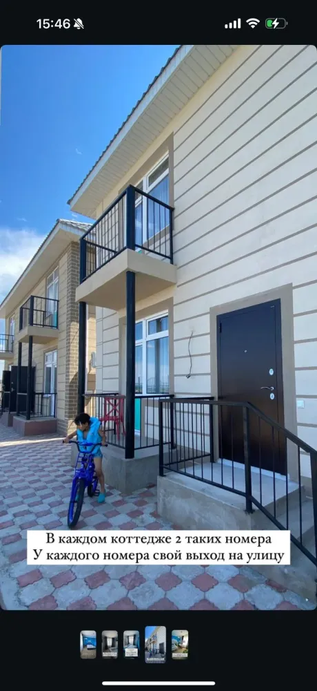 Вид коттеджа в Посейдоне снаружи