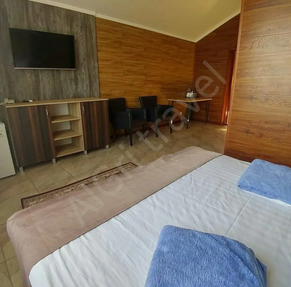 Вторая комната - двуспальная кровать в люксе