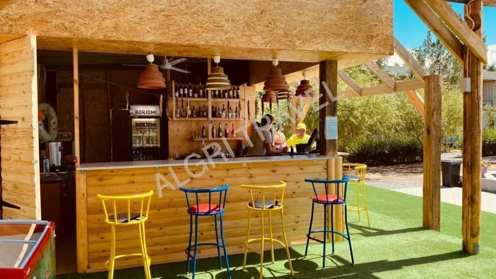 Бар у бассейна 