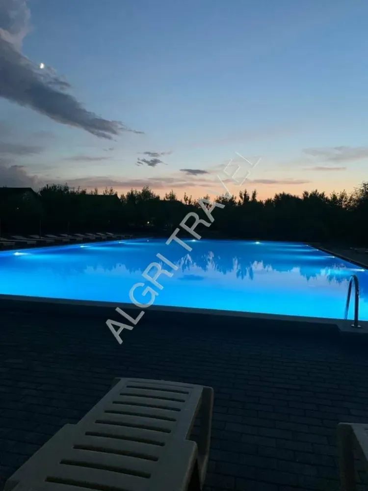 Бассейн вечером