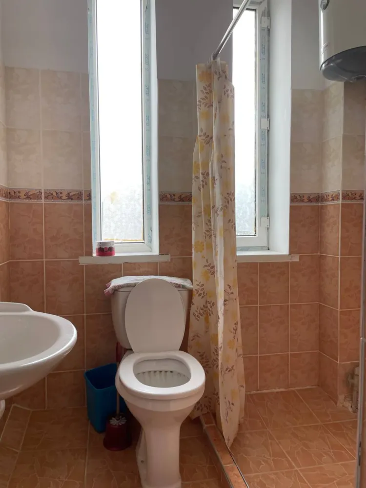 Санузел и душ в коттедже Бриз, пансионат Колумб Иссык-куль
