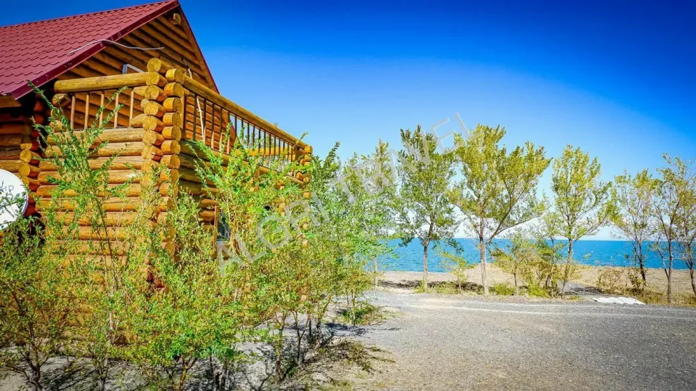 Срубы 2 и 4 местные