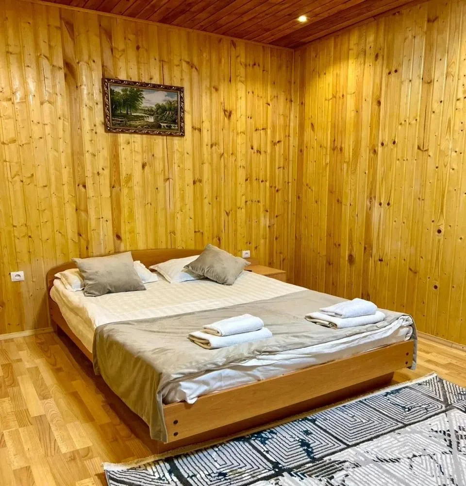 Большая кровать