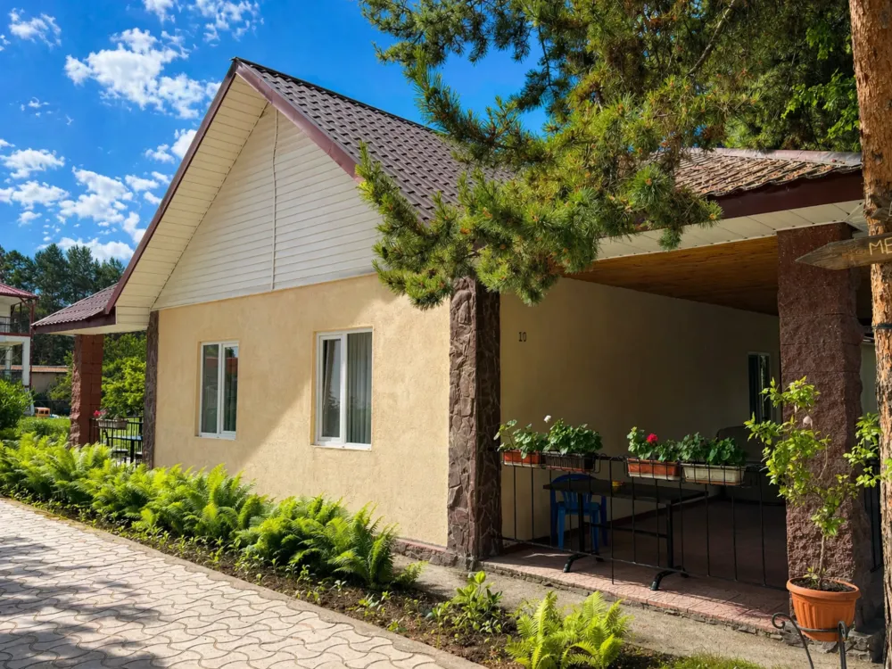 Стандарт 1 комнатный в Синегорье вид с улицы