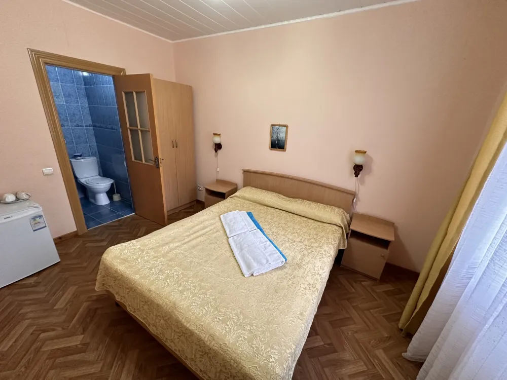 Спальня с двуспальной кроватью