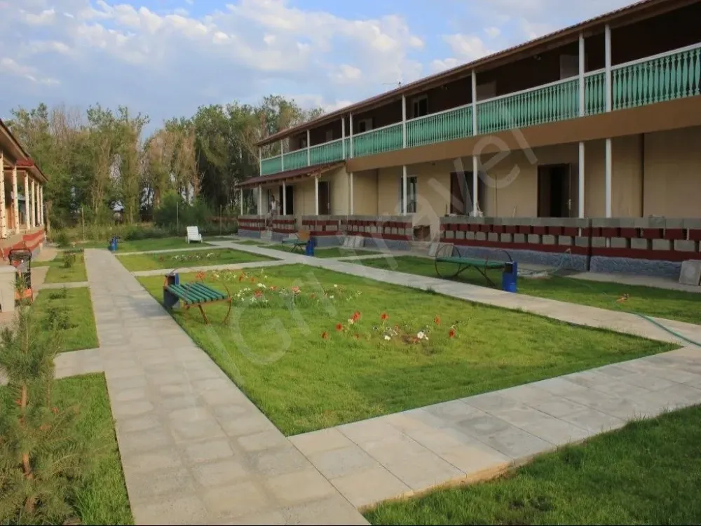 Территория и домики базы отдыха Алмас Бриллиант