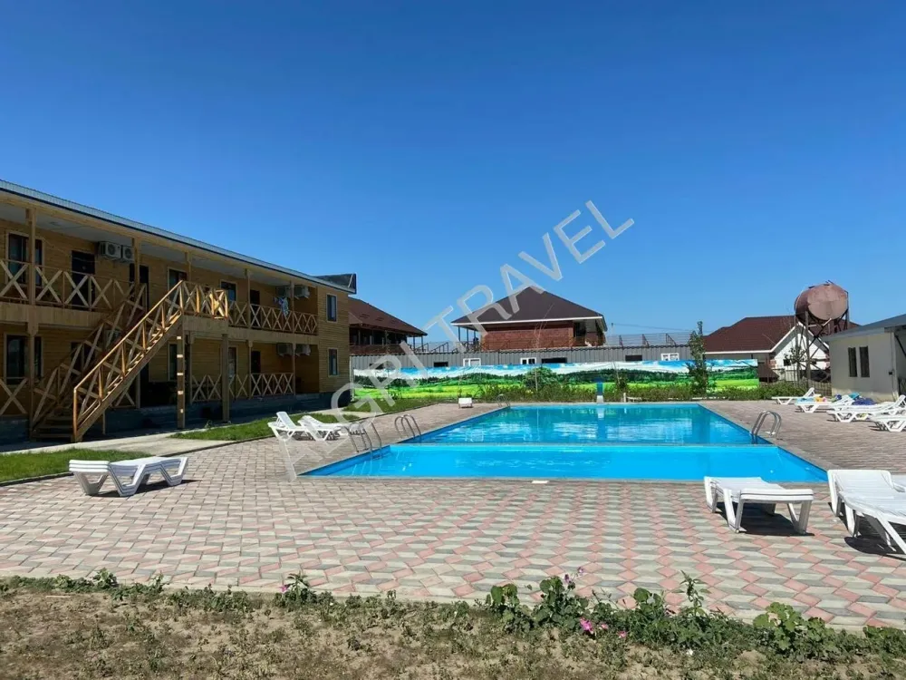 Бассейн базы отдыха Мандарин