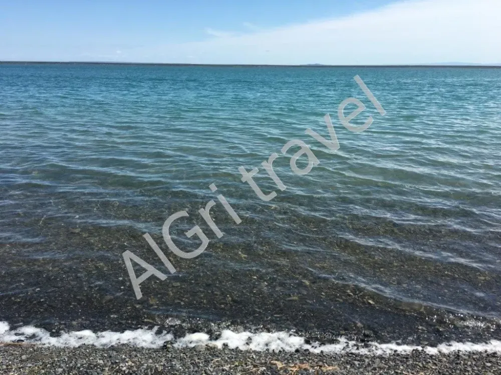 Пляж и озеро