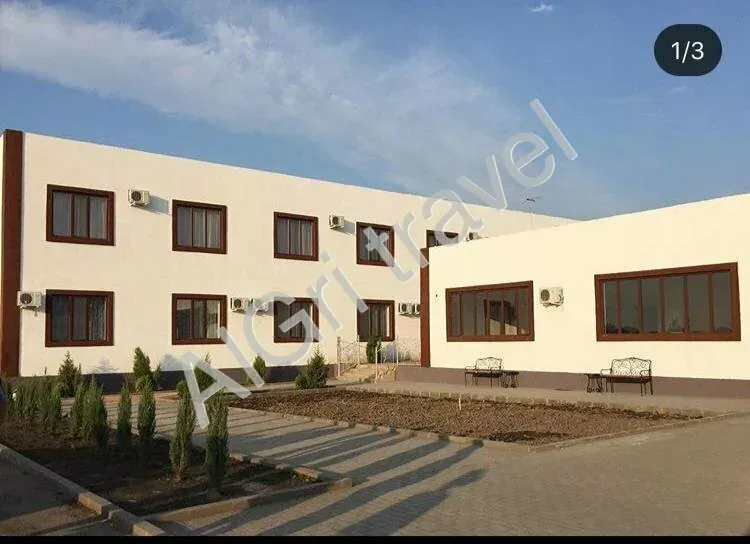 Главное здание базы отдыха Томирис