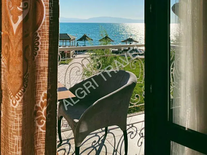 Вид на озеро