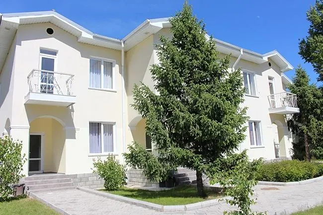 Вход в номера-таунхаусы