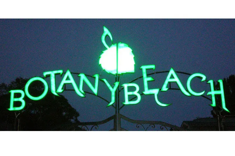 Вход в пансионат Ботани Бич на Иссык-куле