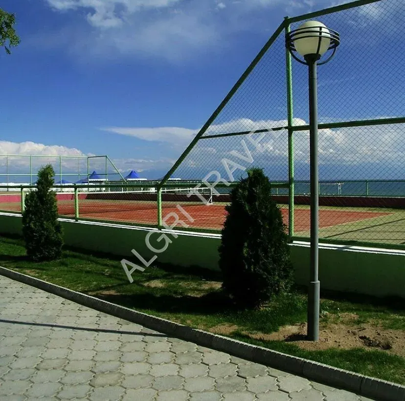 Теннисный корт