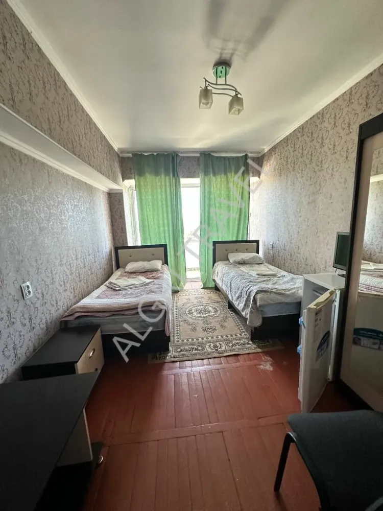 Двуспальная кровать