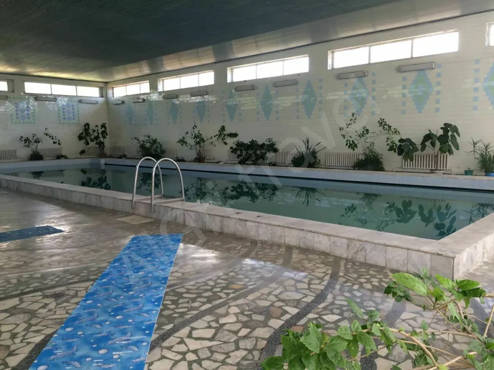 Крытый бассейн