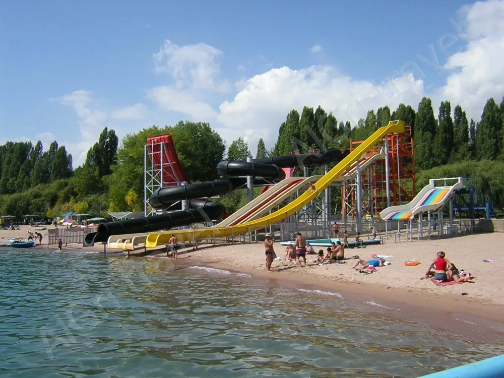 Пляж пансионата Золотые пески на Иссык-куле