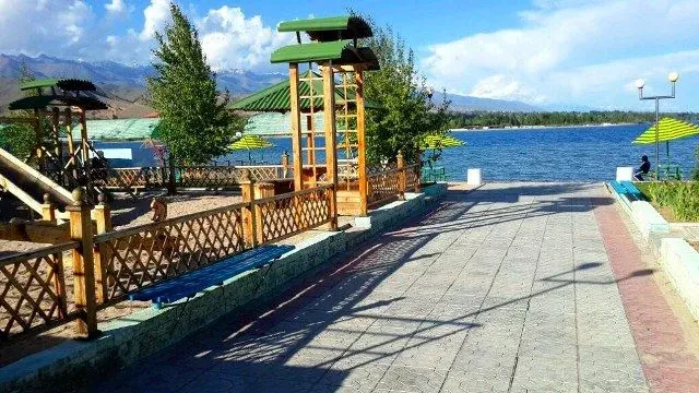 выход к берегу озера