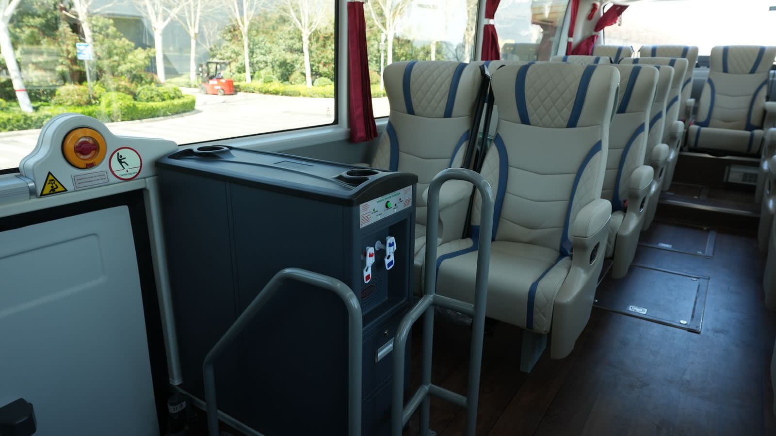 Салон премиум автобуса Yutong 33 места на Алаколь