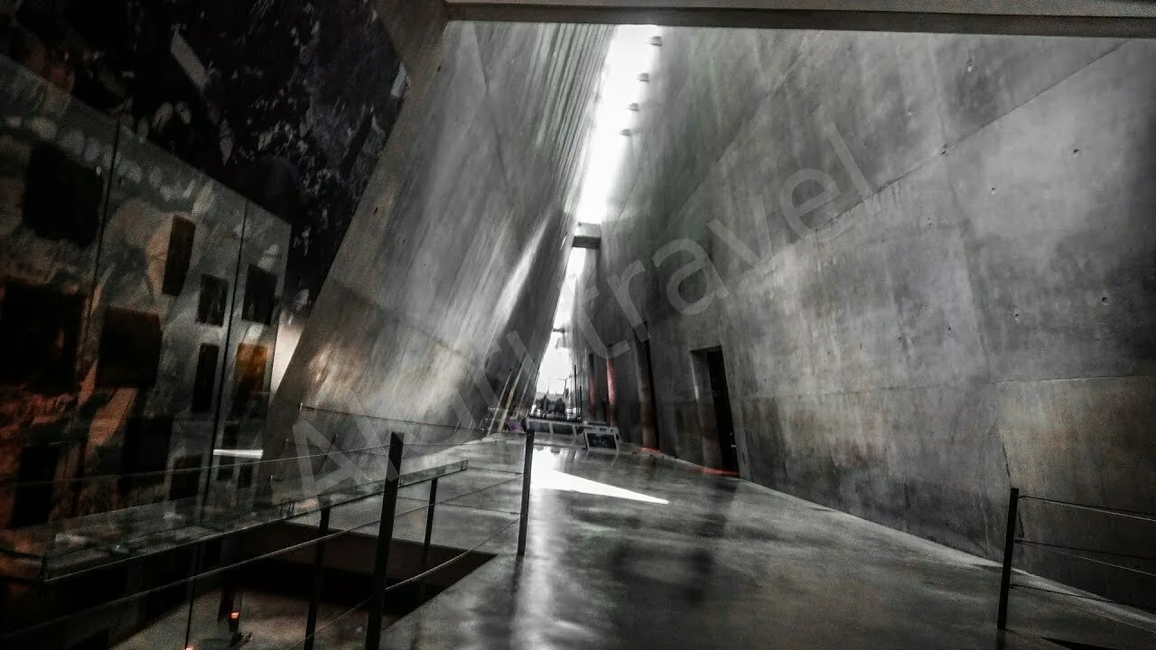 Яд Вашем - мемориальный комплекс истории Холокоста, который собирает имена жертв, документы и свидетельства, занимается исследовательской и учебно-воспитательной работой Яд Вашем, посетить музей